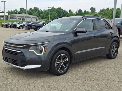 Used 2024 Kia Niro EX FWD image 3