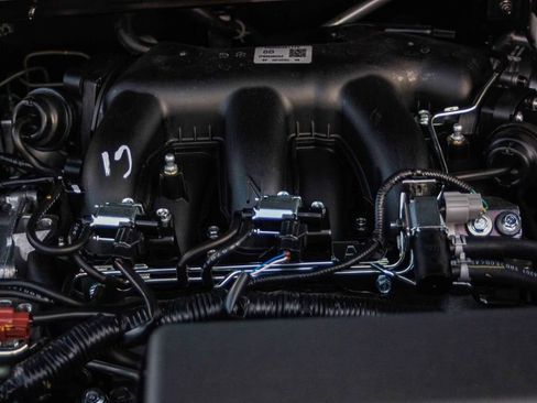 New 2025 Nissan Pathfinder SV w/ Black Appearance Package image 12