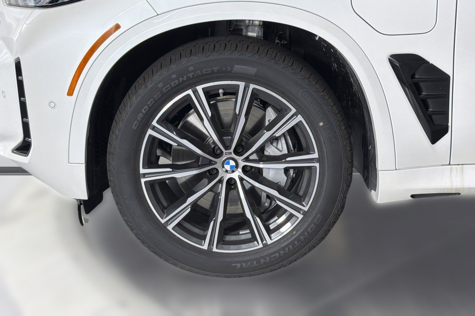 Used 2026 BMW X5 xDrive50e w/ M Sport Package AWD/4WD image 13