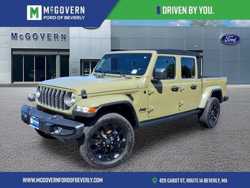 Used 2025 Jeep Gladiator Sport AWD/4WD image 1