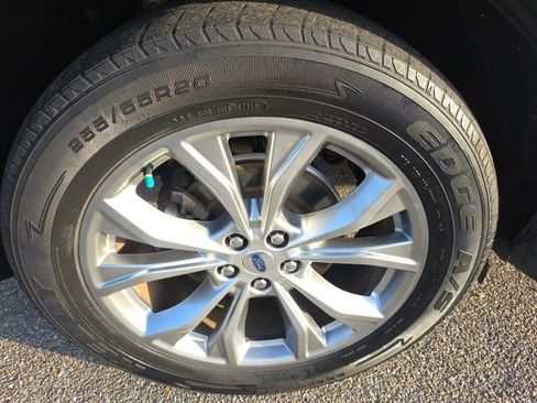 Used 2020 Ford Explorer XLT w/ Equipment Group 202A image 10