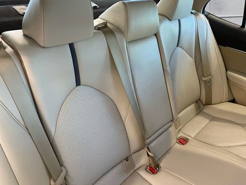 Used 2022 Toyota Camry XLE image 17