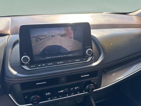 Used 2023 Nissan Rogue SV w/ SV Premium B Package image 18