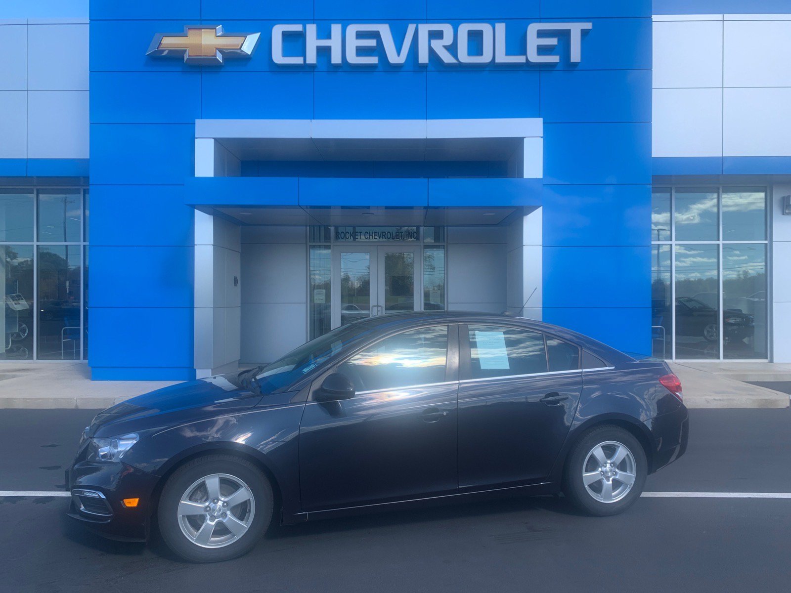 Used 2015 Chevrolet Cruze LT FWD image 1