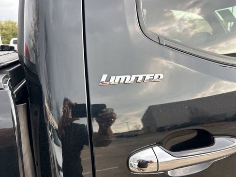 Used 2022 Toyota Tacoma Limited image 4