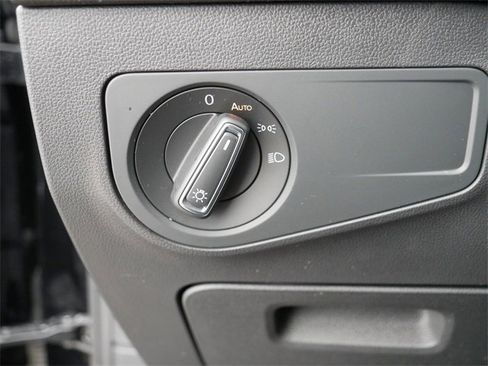 Certified 2023 Volkswagen Tiguan SE image 22