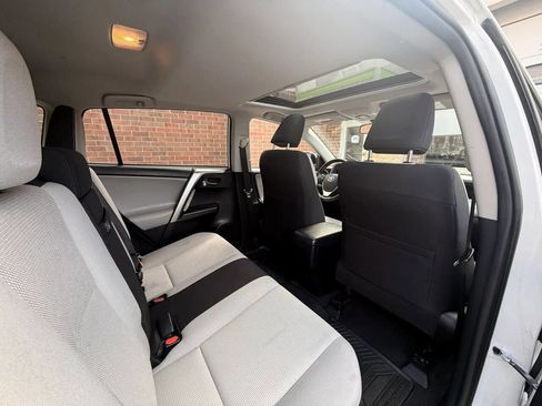 Used 2018 Toyota RAV4 XLE w/ Convenience Package AWD/4WD image 19