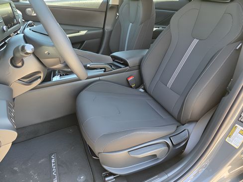 New 2026 Hyundai Elantra SE FWD image 11