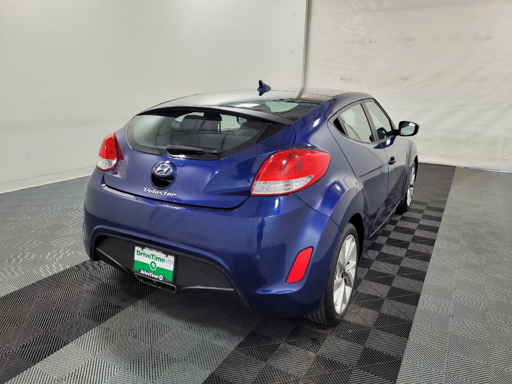Used 2017 Hyundai Veloster FWD image 9