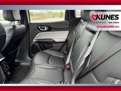 Used 2025 Jeep Compass Limited image 9