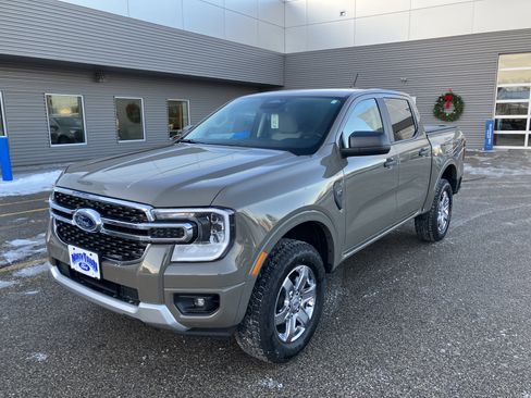 Used 2025 Ford Ranger XLT w/ Chrome Accent Package image 2