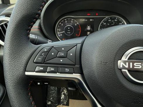 New 2025 Nissan Versa SR w/ Trunk Package image 22