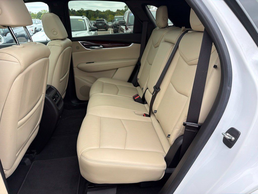 Used 2018 Cadillac XT5 Luxury w/ Driver Awareness Package AWD/4WD image 9