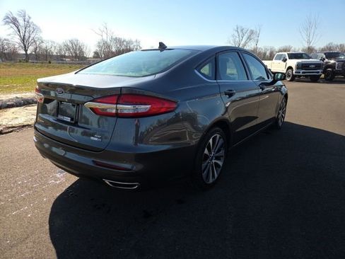 Used 2020 Ford Fusion SE image 3