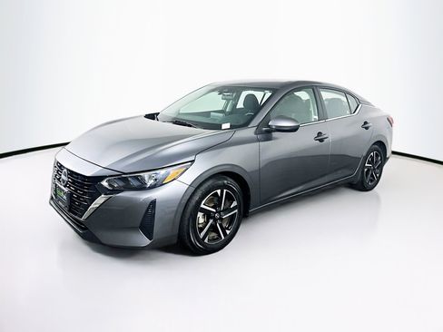 Used 2024 Nissan Sentra SV image 3
