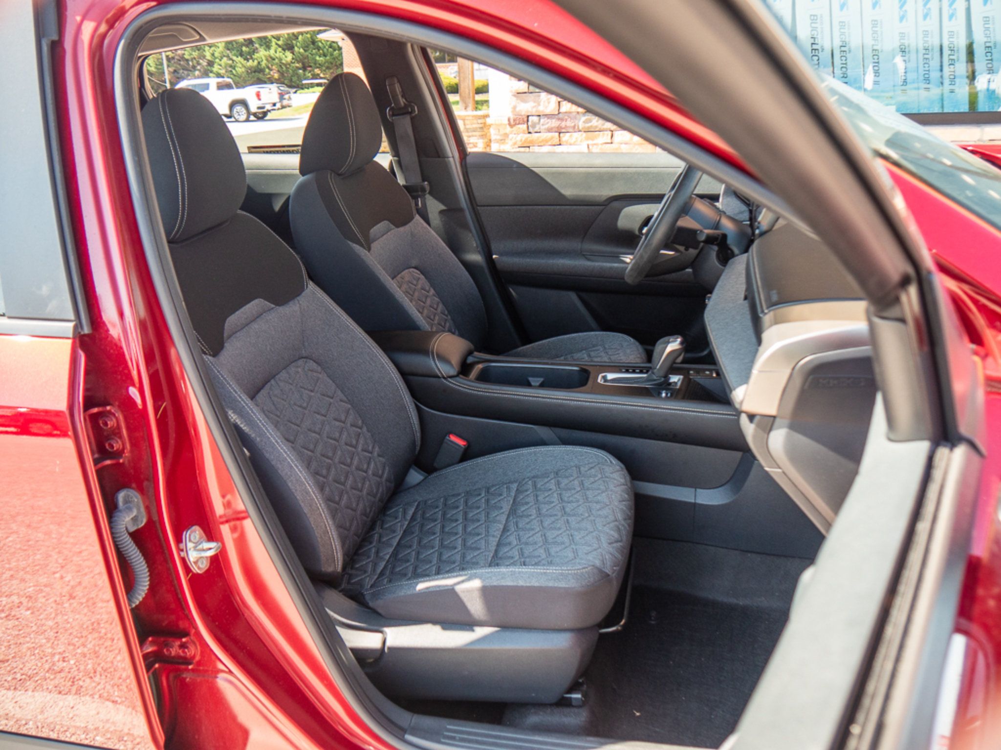 Used 2025 Nissan Kicks SV AWD/4WD image 15