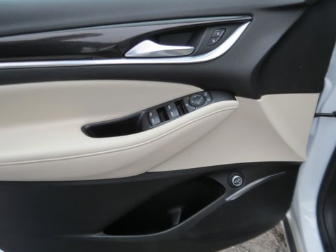 Used 2024 Buick Enclave Essence w/ Experience Buick Package image 17