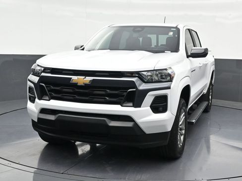 Used 2024 Chevrolet Colorado LT w/ LT Convenience Package image 9