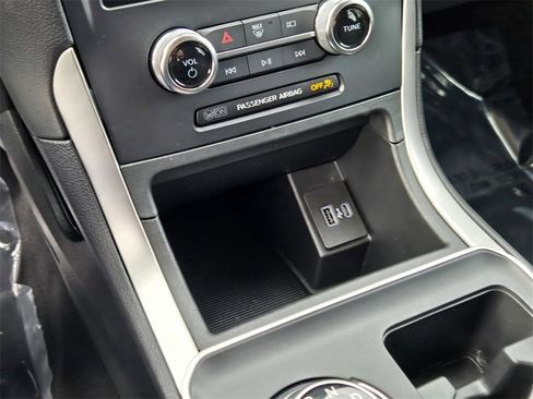 Used 2024 Ford Edge SE image 22