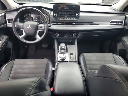 Used 2024 Mitsubishi Outlander SE image 18