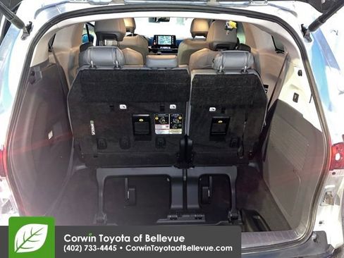Used 2024 Toyota Sienna Limited image 23