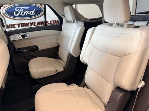 Used 2023 Ford Explorer Platinum w/ Technology Package image 20