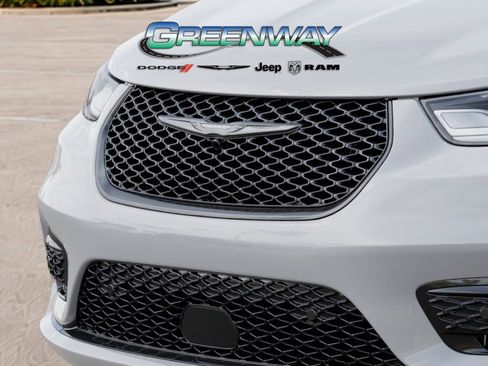 New 2026 Chrysler Pacifica Select w/ S Appearance Package FWD image 11