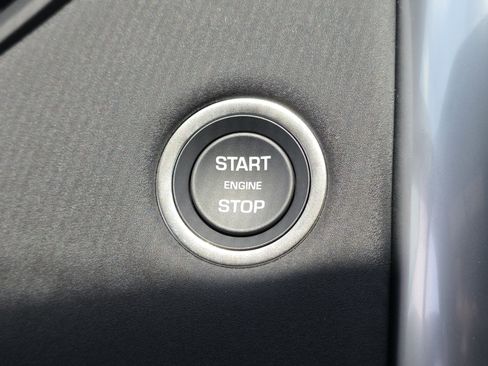 New 2025 Land Rover Discovery S image 33