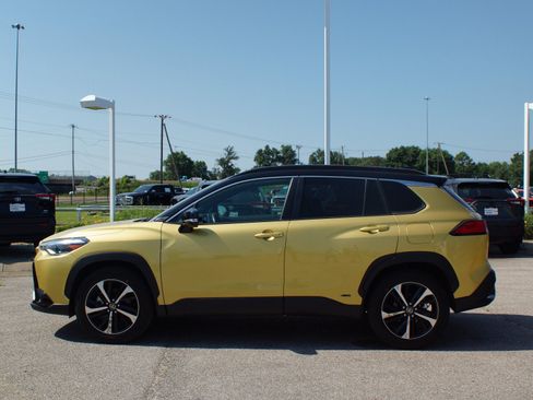 Used 2023 Toyota Corolla Cross AWD Hybrid image 12