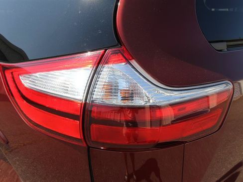 Used 2017 Toyota Sienna XLE Premium AWD/4WD image 13