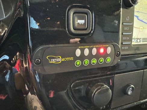 Used 2018 GMC Savana 2500 w/ Enhanced Convenience Package image 24