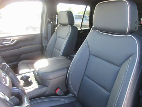 New 2026 GMC Yukon Elevation image 12