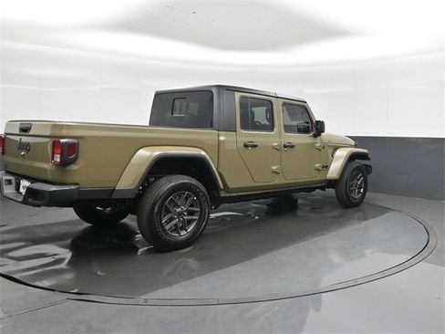 New 2025 Jeep Gladiator Sport image 4