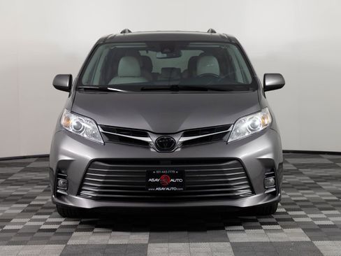 Used 2019 Toyota Sienna XLE FWD image 12
