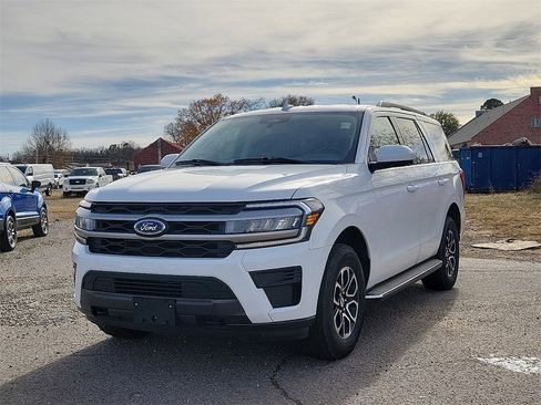 Used 2022 Ford Expedition XLT image 2