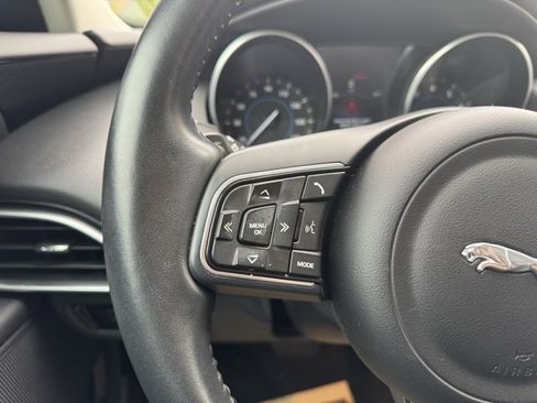 Used 2018 Jaguar XE Premium image 24