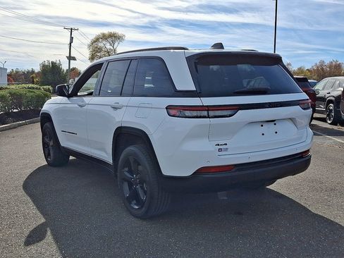 Used 2023 Jeep Grand Cherokee Altitude image 8