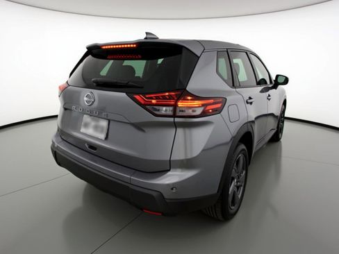 Used 2025 Nissan Rogue SV image 9