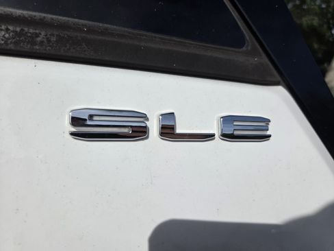 Used 2023 GMC Terrain SLE FWD image 4