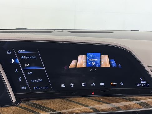 Certified 2023 Cadillac Escalade ESV Premium Luxury Platinum w/ LPO, Radiant Package AWD/4WD image 23