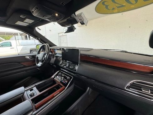 Used 2023 Lincoln Navigator L Reserve image 17