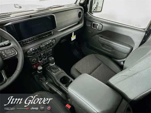 New 2025 Jeep Gladiator Mojave w/ Safety Group image 20