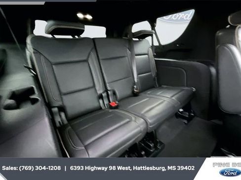 Used 2023 Chevrolet Suburban Premier image 21