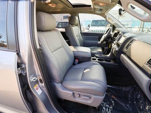 Used 2018 Toyota Sequoia SR5 image 38