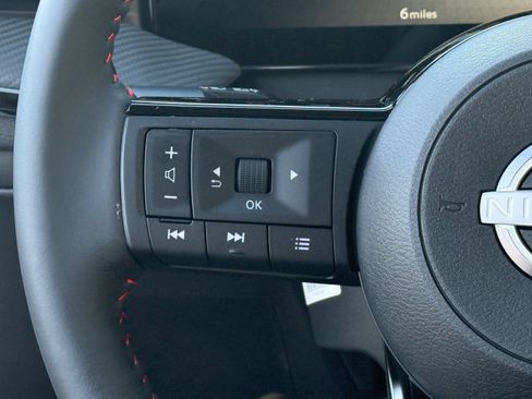 Used 2026 Nissan Kicks SR FWD image 18