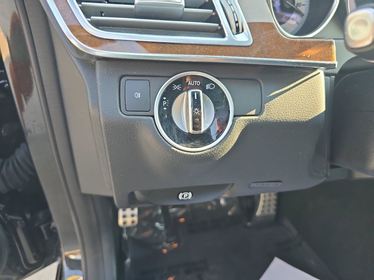 Used 2015 Mercedes-Benz E 400 4MATIC Sedan image 21