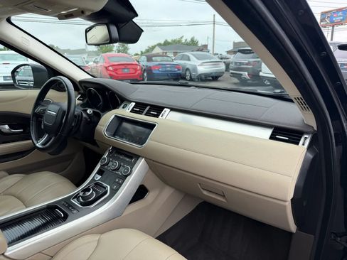 Used 2017 Land Rover Range Rover Evoque SE AWD/4WD image 15