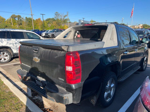 Used 2011 Chevrolet Avalanche LS w/ Regional Value Package AWD/4WD image 4