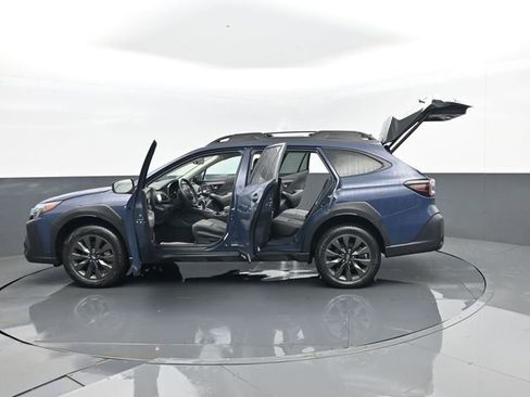 Used 2025 Subaru Outback Onyx Edition image 32
