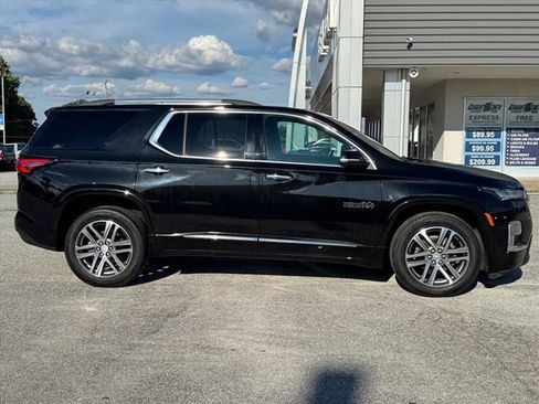 Used 2023 Chevrolet Traverse High Country w/ LPO, Floor Liner Package AWD/4WD image 2